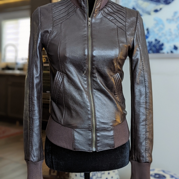 Danier 100% leather bomber jacket - Picture 2 of 11